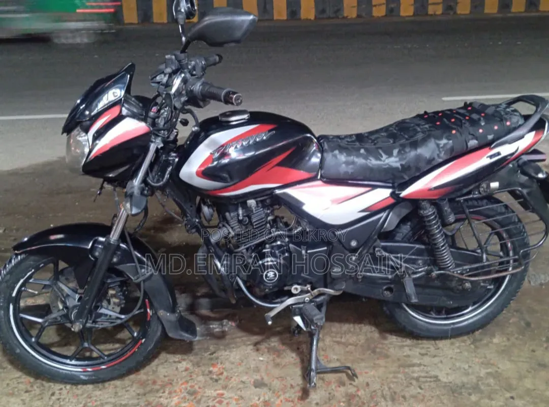বাজাজ ডিসকভার ১২৫ ২০২৪ কালো