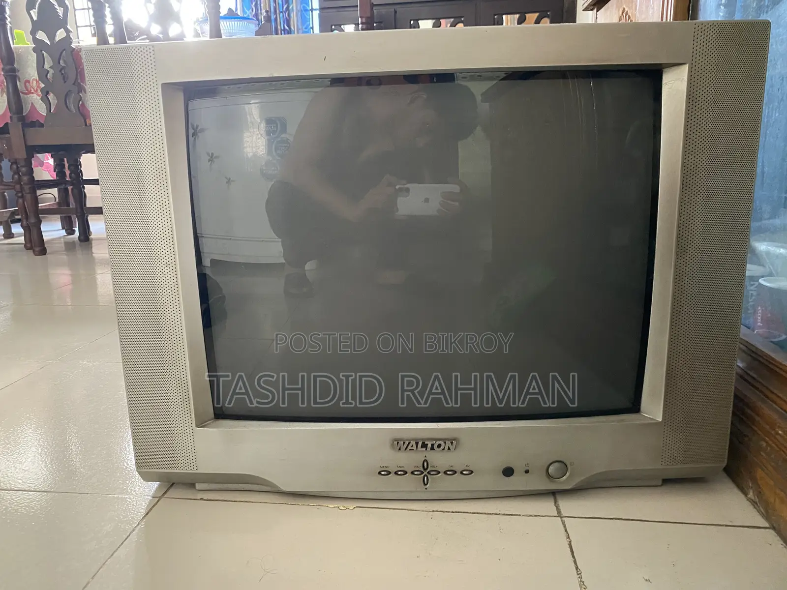 Walton D21 Television