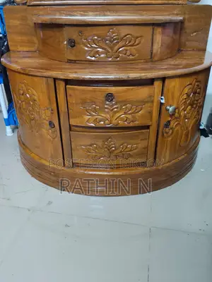 বিক্রি হবে: চমৎকার ডিজাইনের সেগুন কাঠের ড্রেসিং টেবিল (Used)