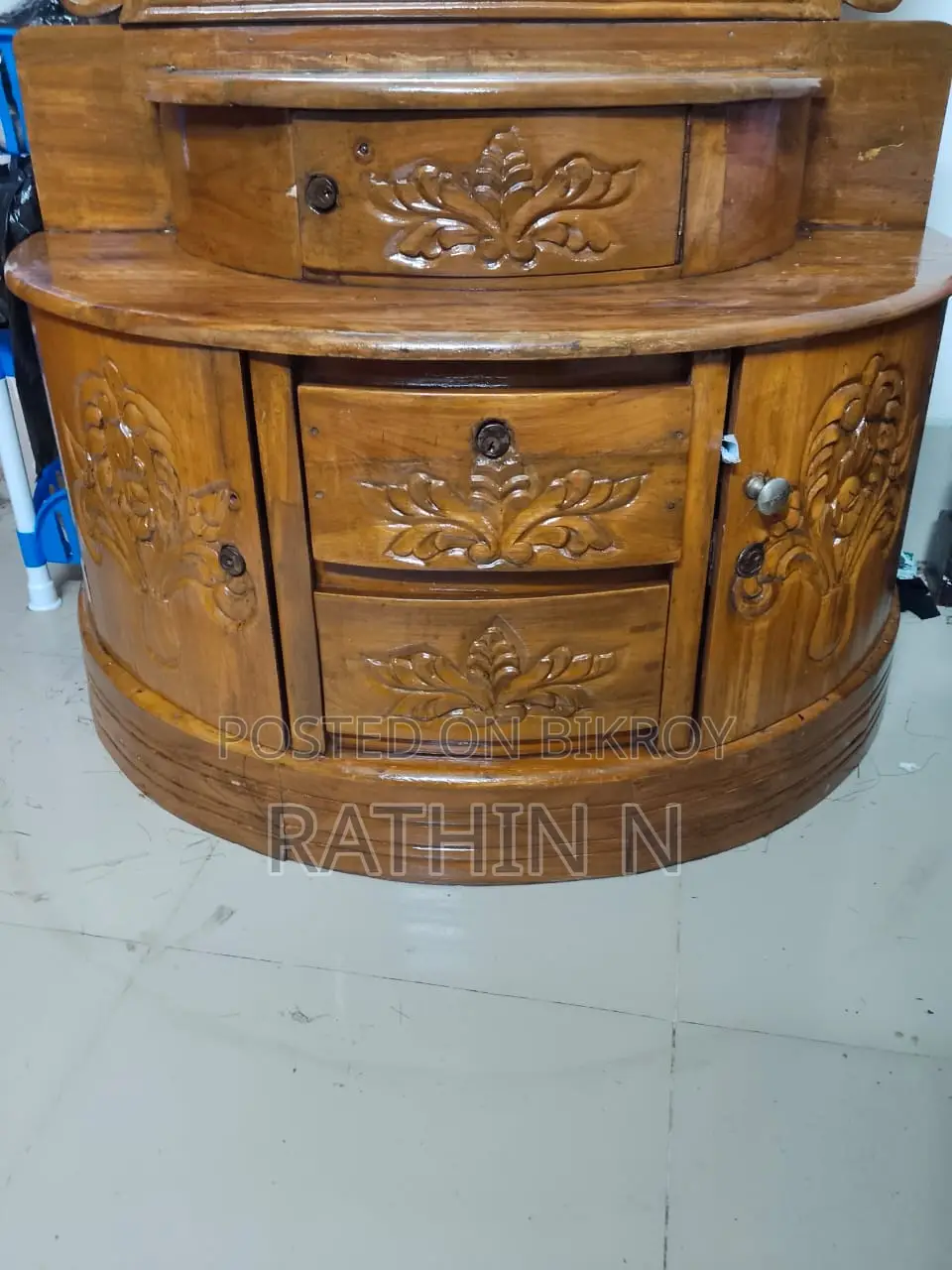 বিক্রি হবে: চমৎকার ডিজাইনের সেগুন কাঠের ড্রেসিং টেবিল (Used)