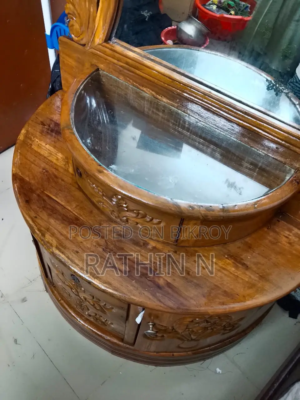 বিক্রি হবে: চমৎকার ডিজাইনের সেগুন কাঠের ড্রেসিং টেবিল (Used)
