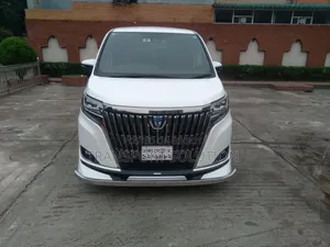 Toyota Esquire 2019 Pearl