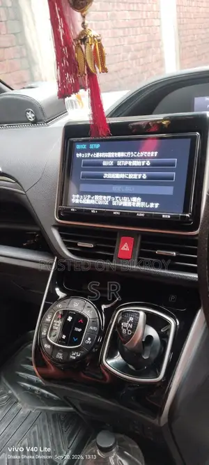 Toyota Esquire 1.8 Front-Wheel Drive Hybrid (7 seater) 2018 Blue