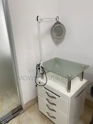 ড্রয়ারসহ ওটি লাইট