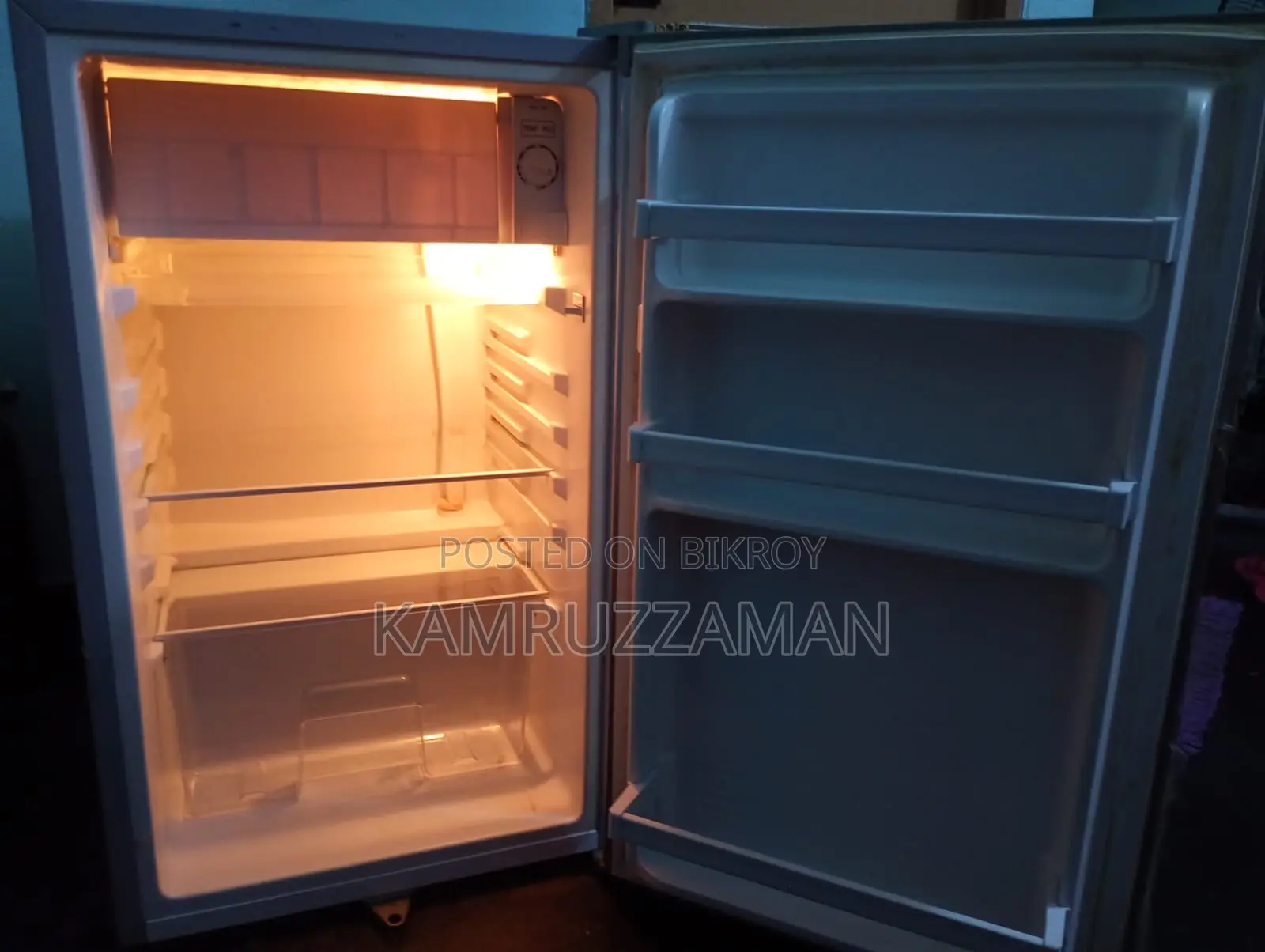 Emergency Sale: Singer Mini Fridge in Excellent Condition