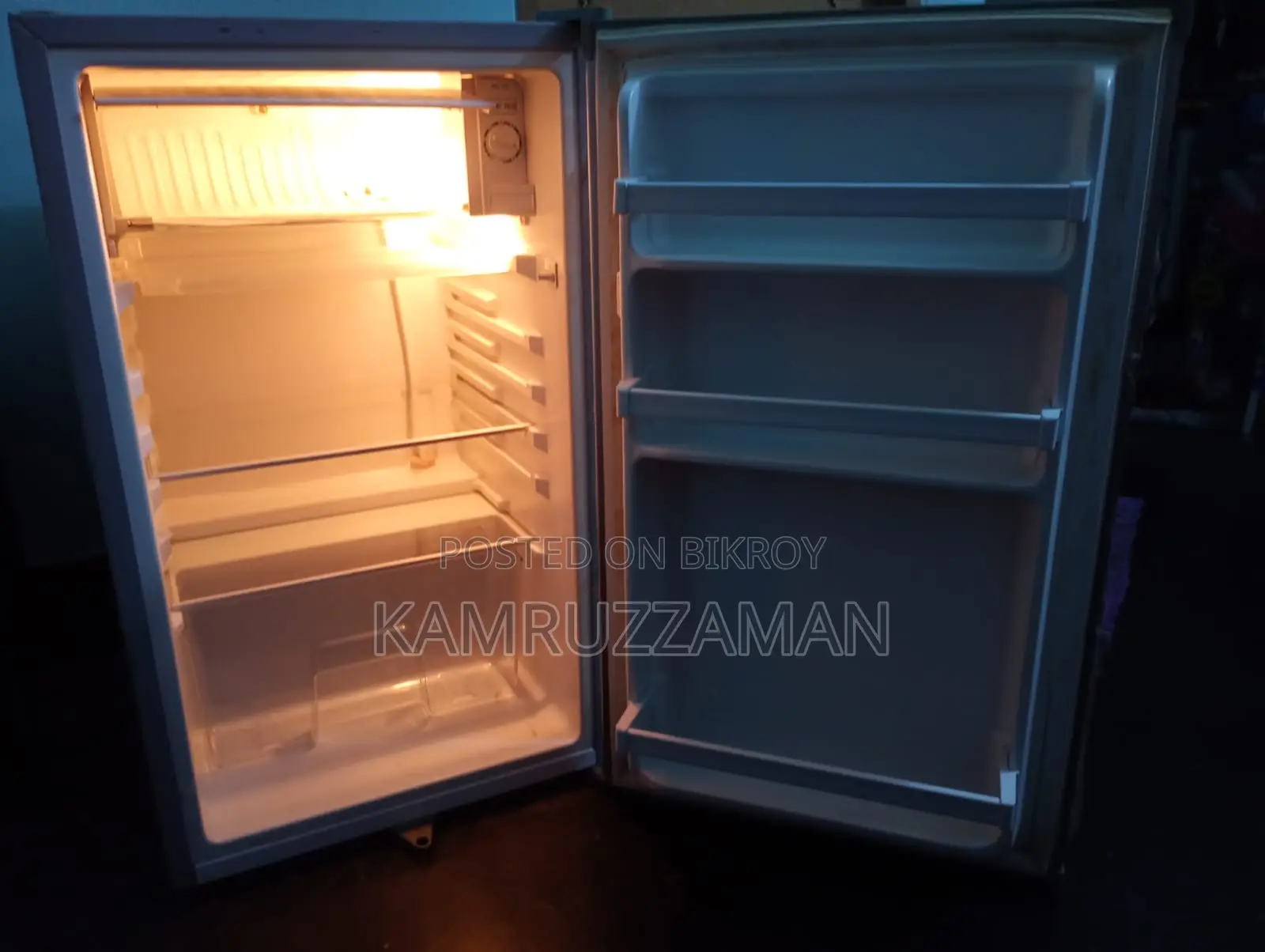 Emergency Sale: Singer Mini Fridge in Excellent Condition
