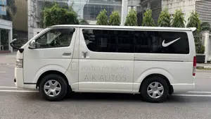 টয়োটা হাইএচ ২০১৯ সাদা