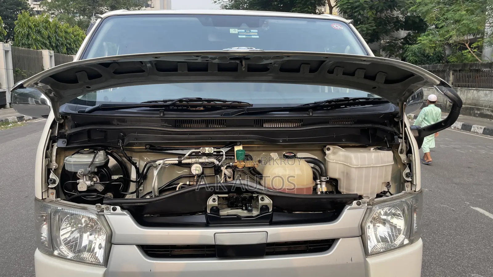 টয়োটা হাইএচ ২০১৯ সাদা