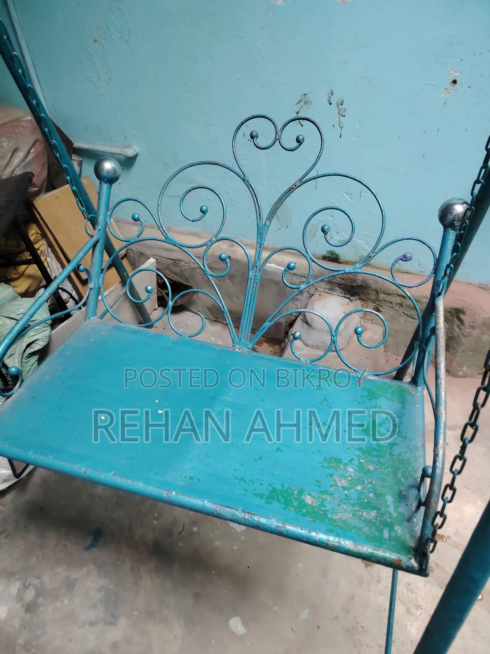 একটি দোলনা বিক্রি করা হবে