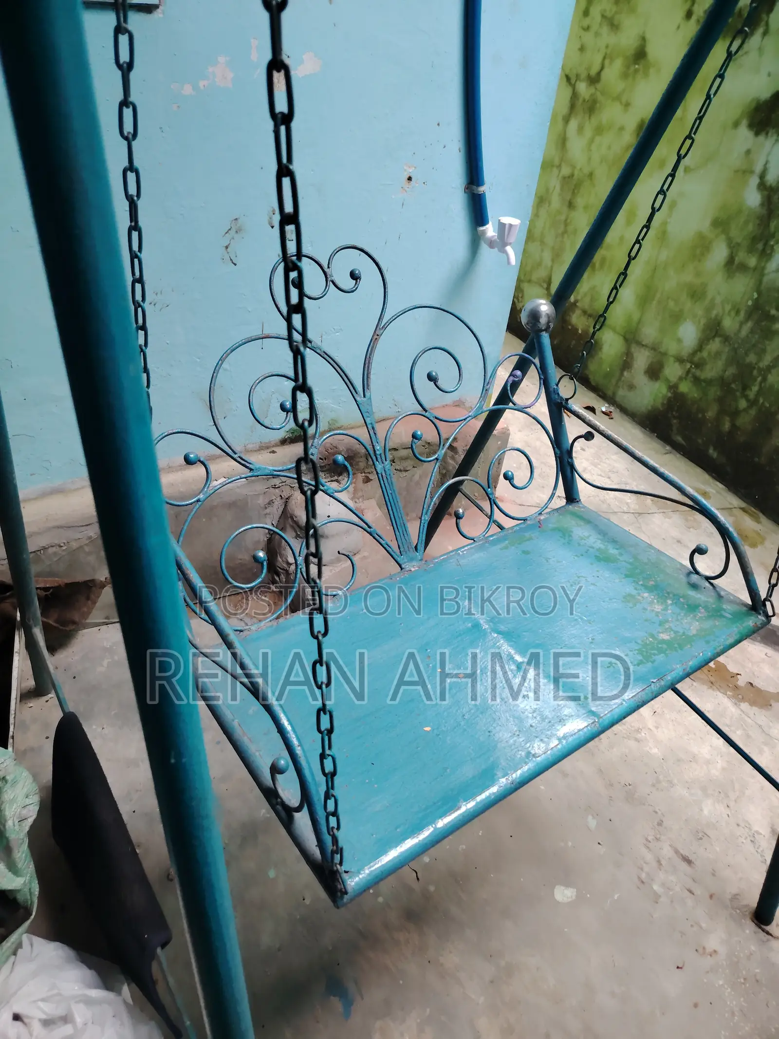 একটি দোলনা বিক্রি করা হবে