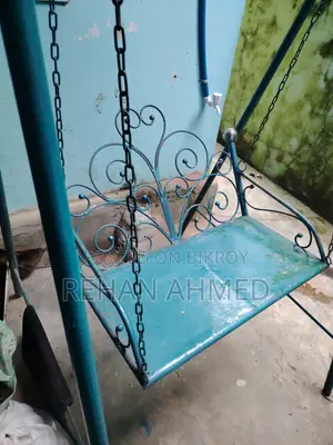 একটি দোলনা বিক্রি করা হবে