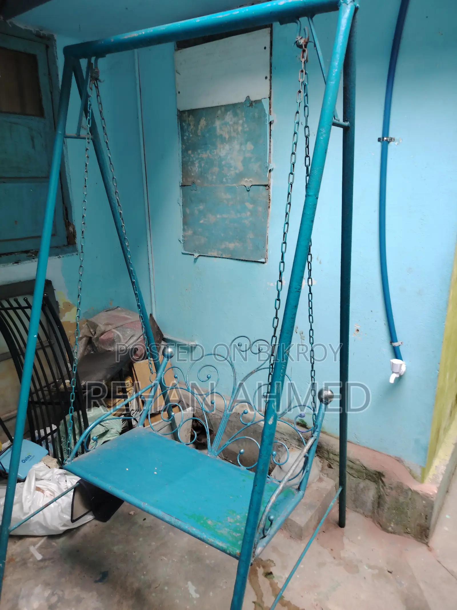 একটি দোলনা বিক্রি করা হবে