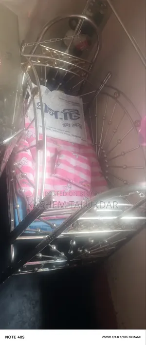 একটি বাচ্চাদের দোলনা বিক্রি করা হবে