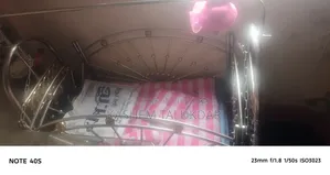একটি বাচ্চাদের দোলনা বিক্রি করা হবে