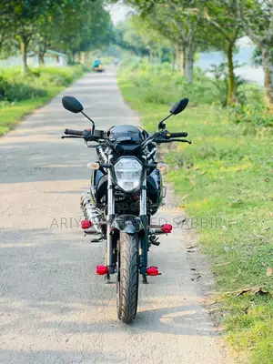 সুজুকি জিক্সার ২০২৩ কালো