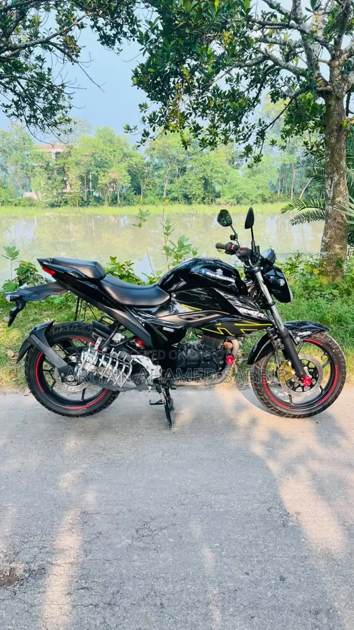 সুজুকি জিক্সার ২০২৩ কালো
