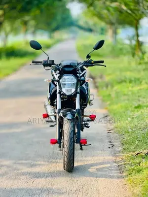 সুজুকি জিক্সার ২০২৩ কালো