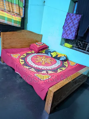 বক্স খাট শোকেস আলমারি তিনটে একসাথে বিক্রি করব