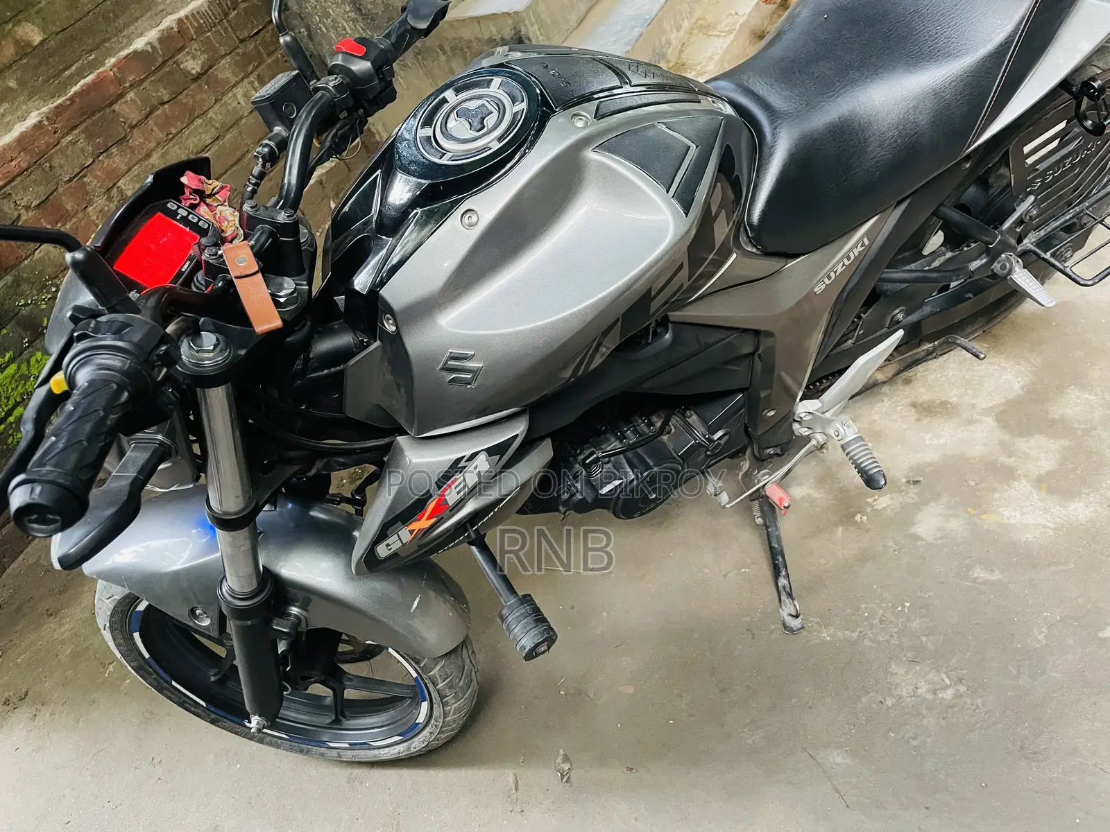 Suzuki Gixxer 2024 Beige