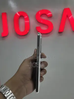 আইকিউও ২৫৬ জিবি সাদা