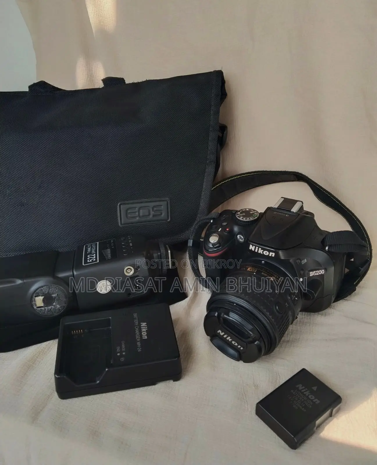 Nikon D5200 DSLR Camera With 18-55mm Lens – Excellent Condition