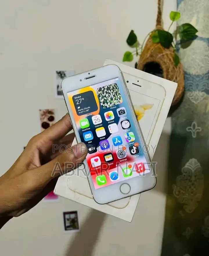 New Apple iPhone 6s 64 GB White