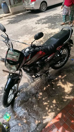 হিরো এইচএফ ডিলাক্স ২০১৮ কালো