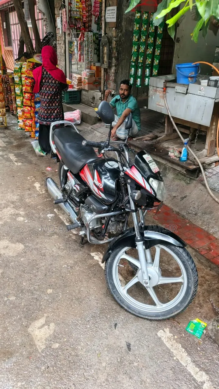 হিরো এইচএফ ডিলাক্স ২০১৮ কালো