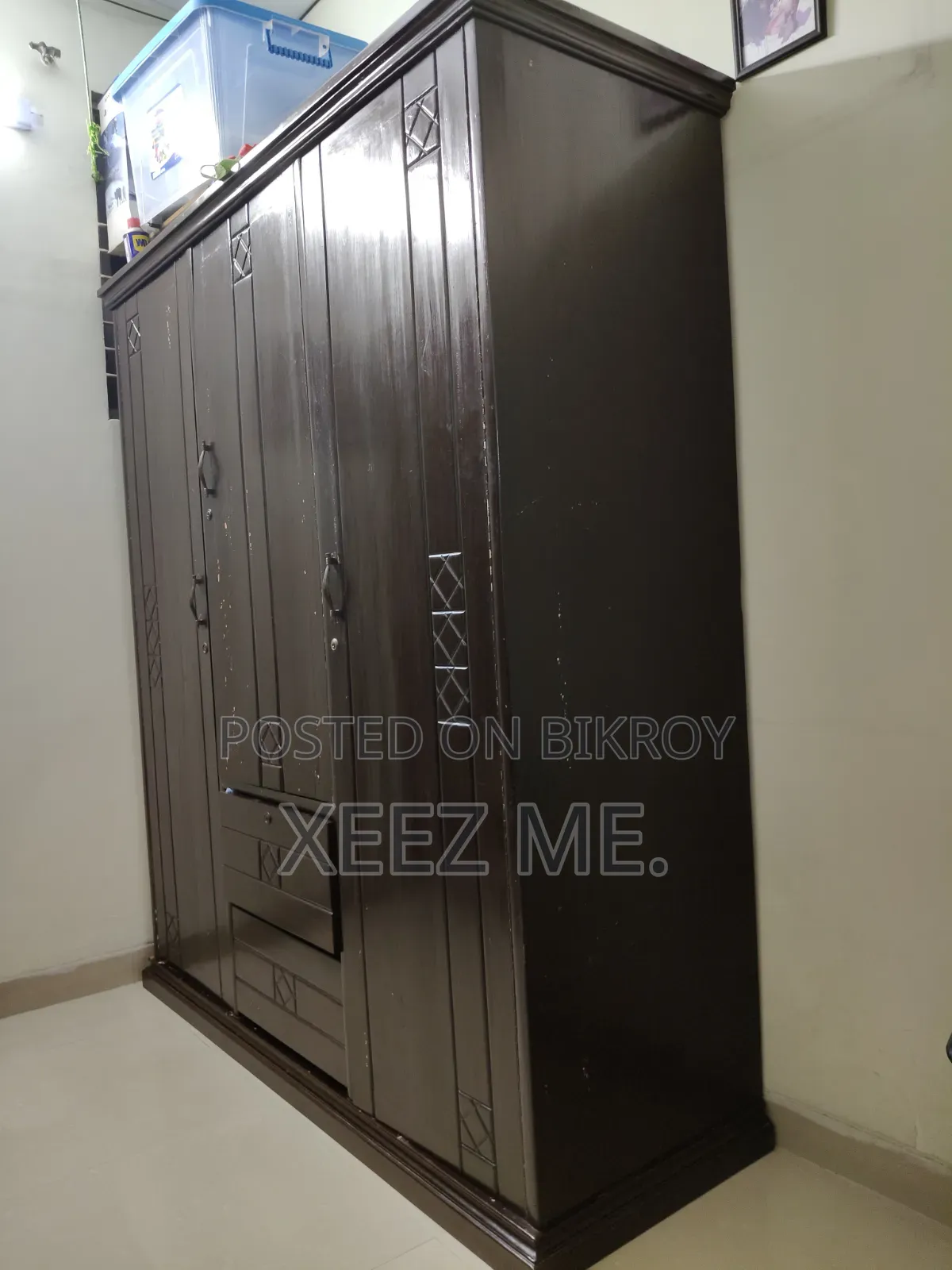 সেগুন কাঠের আলমারি
