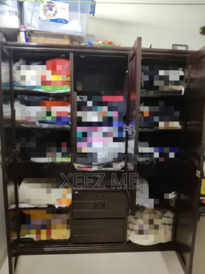 সেগুন কাঠের আলমারি