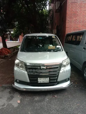 Toyota Noah 2.0 Front-Wheel Drive (8 Seater) 2014 Silver