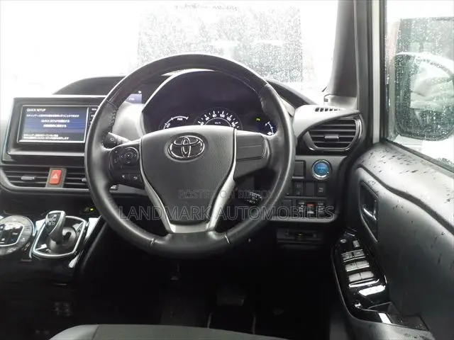 Toyota Noah 2021 Pearl