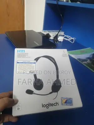 মাইক্রোফোনসহ স্টেরিও হেডসেট