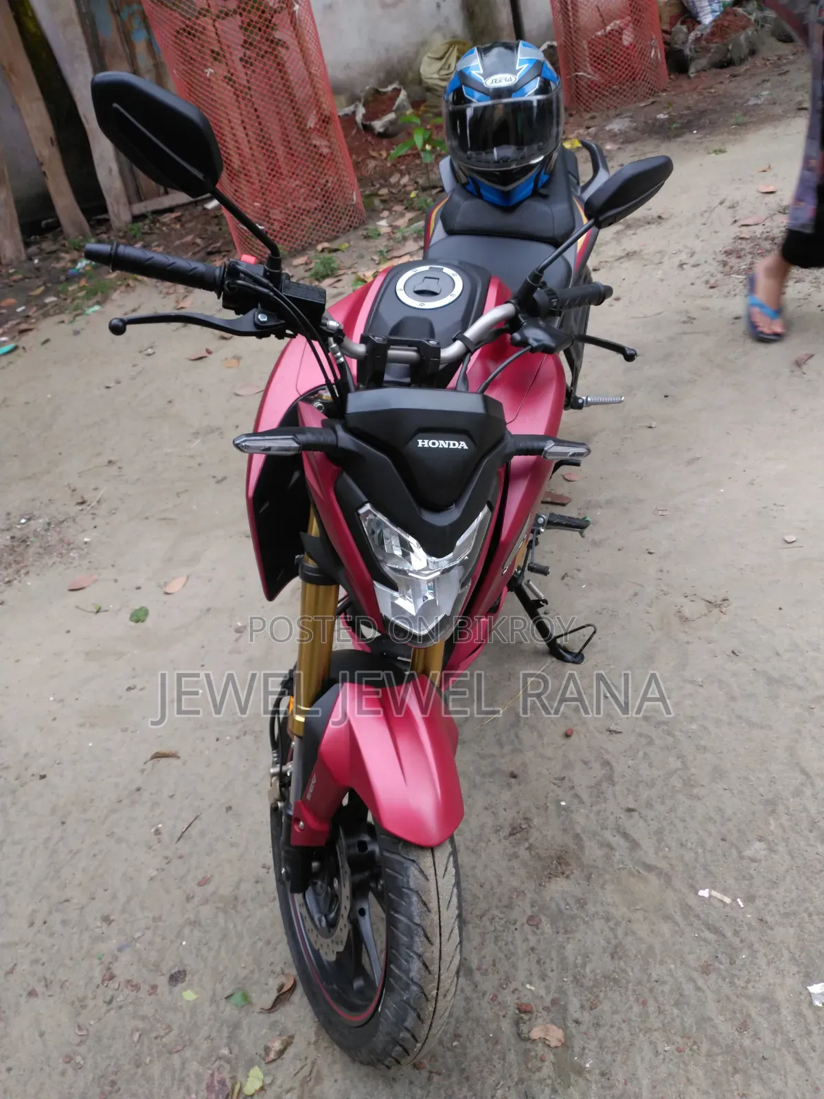 Honda Hornet 2.0 2025 Red