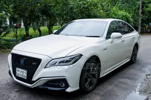 Toyota Crown 2018 Pearl