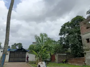সেমি পাকা বাড়ির সহ তিন কাঠা জমি বিক্রয়