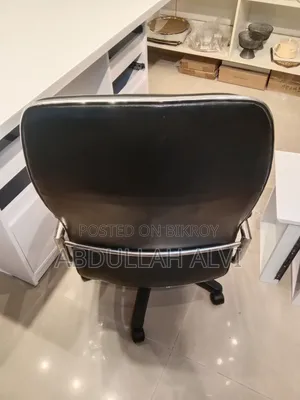 নতুন চেয়ার কিনবো তাই এটি বিক্রি করে দিচ্ছি