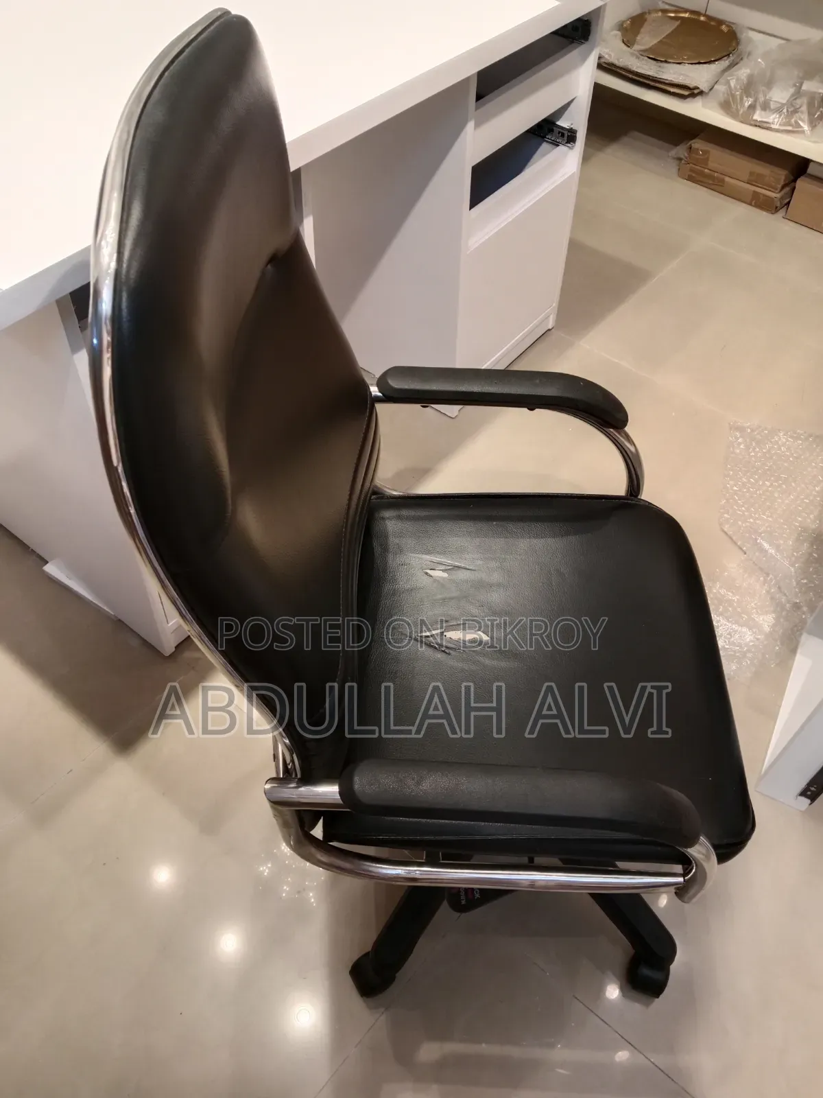 নতুন চেয়ার কিনবো তাই এটি বিক্রি করে দিচ্ছি