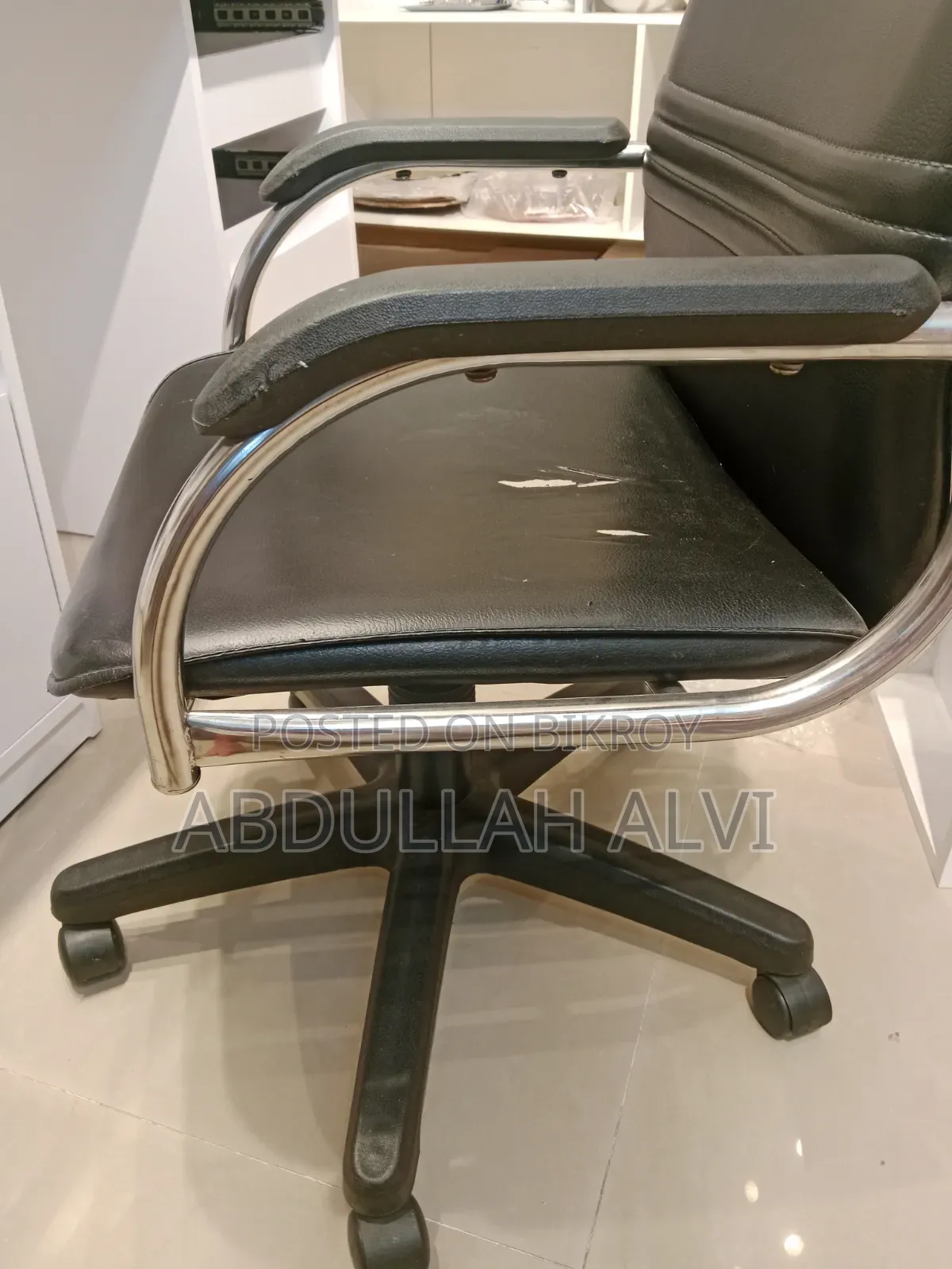 নতুন চেয়ার কিনবো তাই এটি বিক্রি করে দিচ্ছি