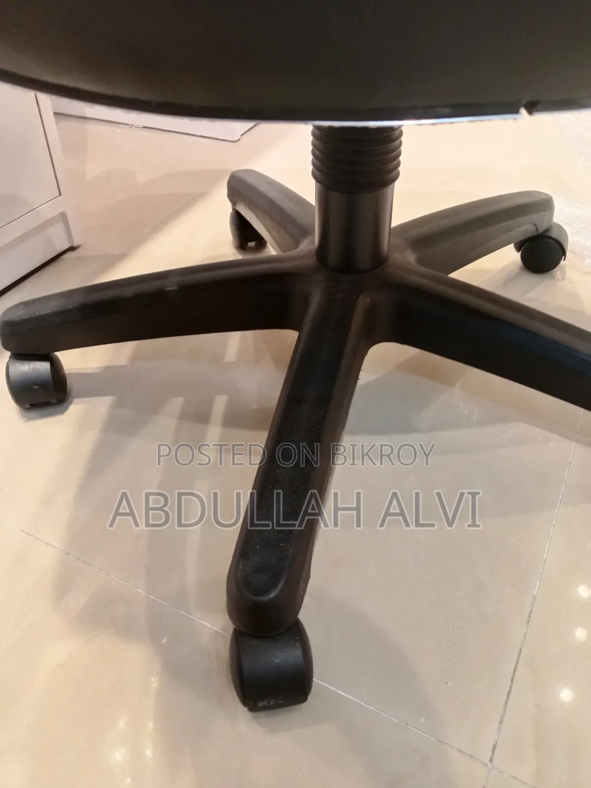 নতুন চেয়ার কিনবো তাই এটি বিক্রি করে দিচ্ছি