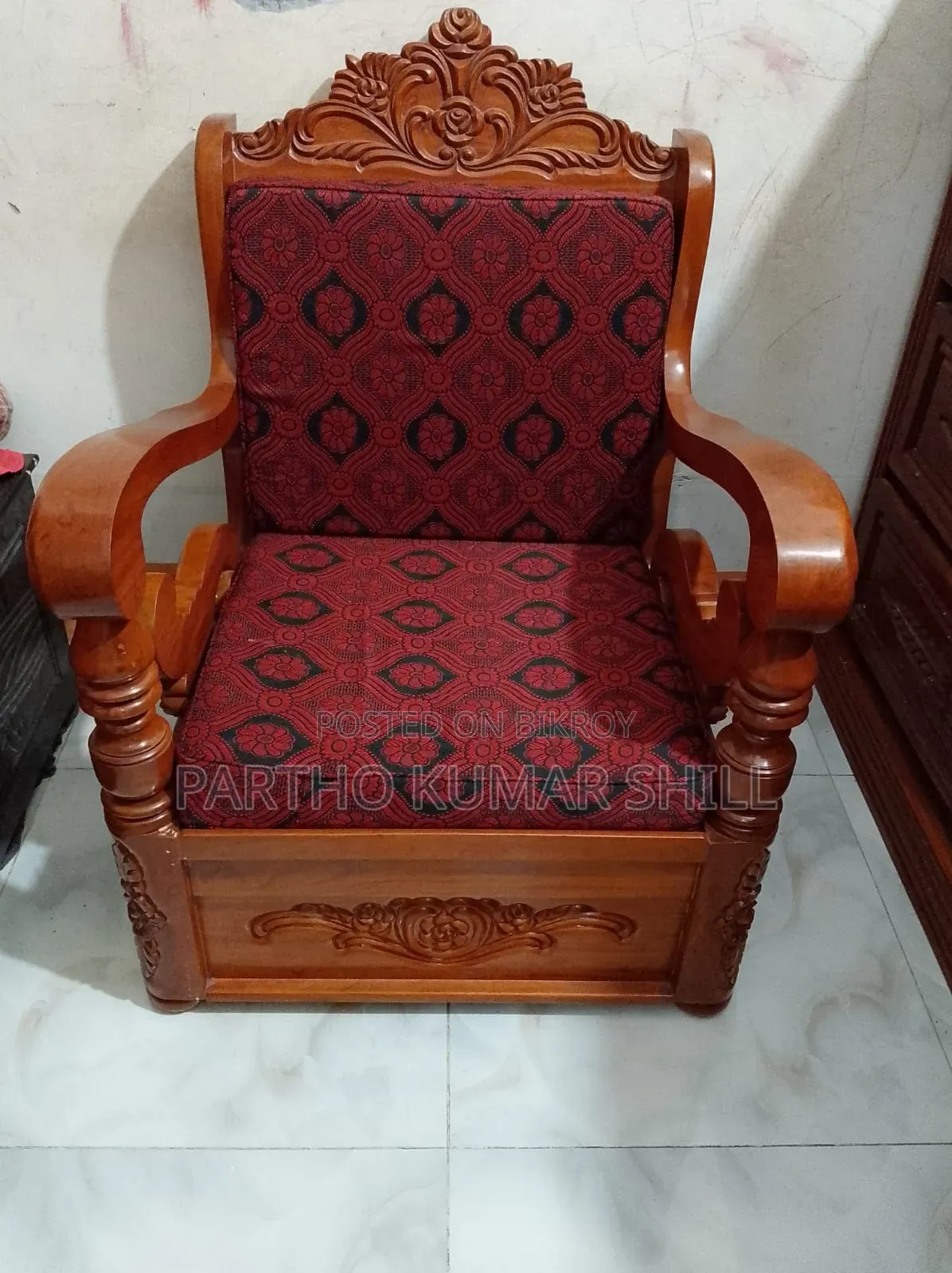 কাঠের সোফা