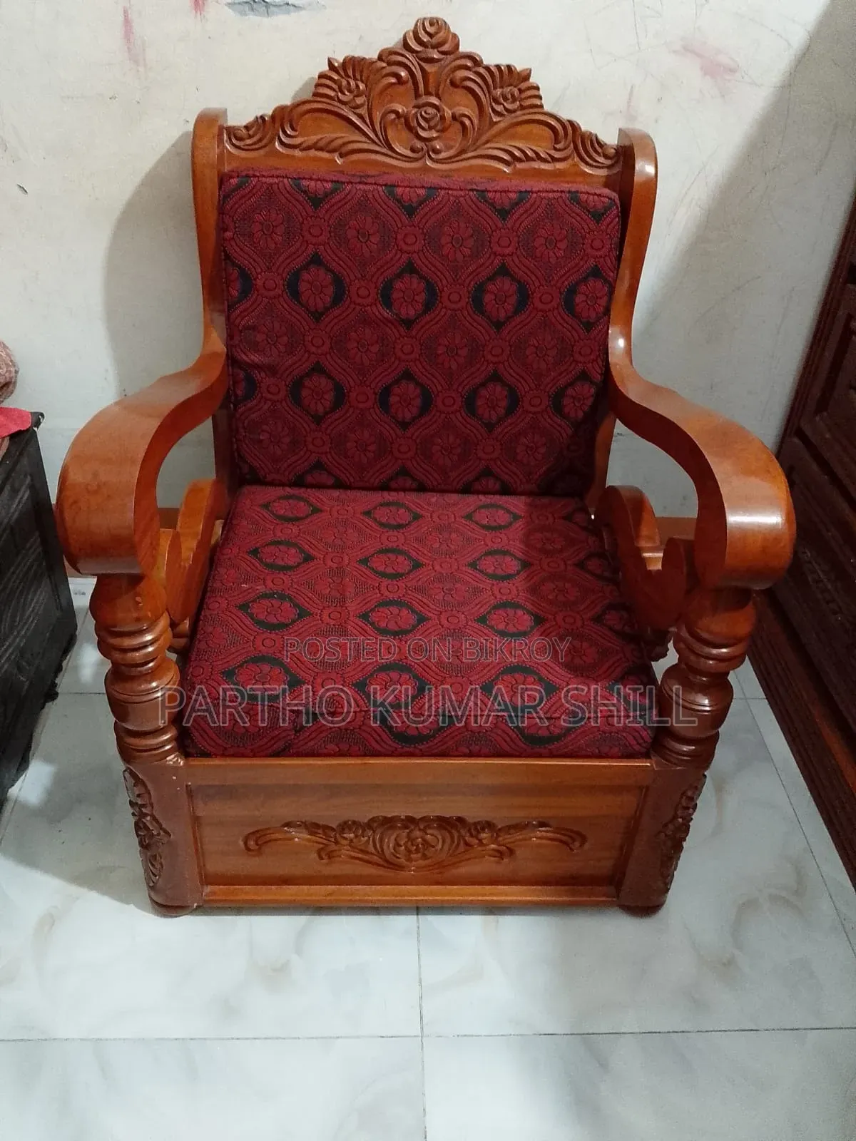 কাঠের সোফা