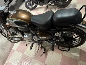 রয়েল এনফিল্ড ক্লাসিক ৩৫০ ২০২৬ ব্রাউন