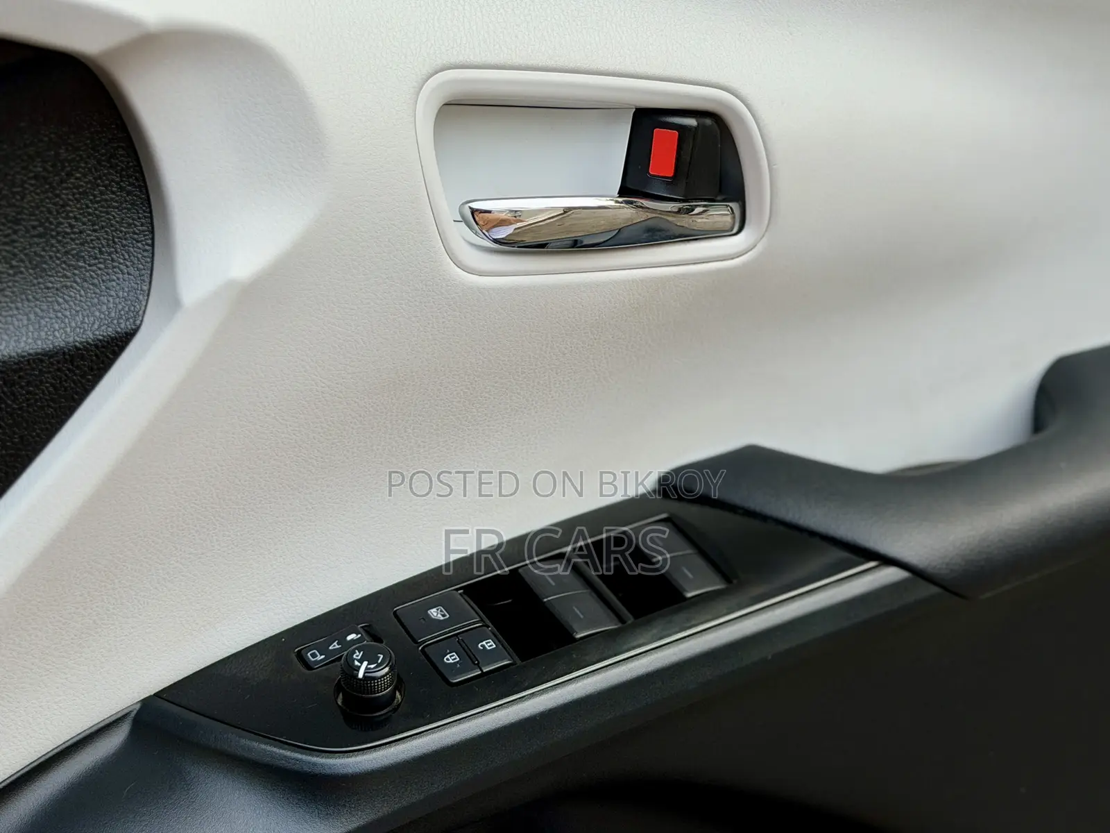 Toyota Prius Plug-In Hybrid Business Edition Plus 2019 Pearl