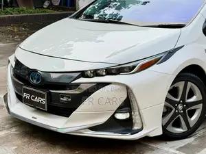 Toyota Prius Plug-In Hybrid Business Edition Plus 2019 Pearl