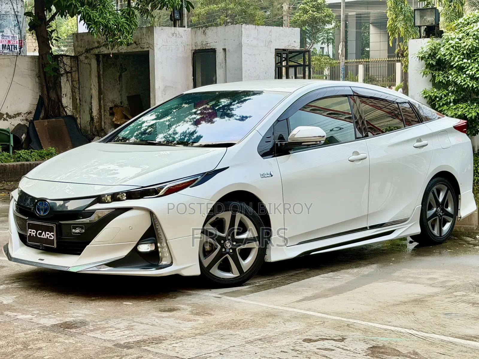 Toyota Prius Plug-In Hybrid Business Edition Plus 2019 Pearl