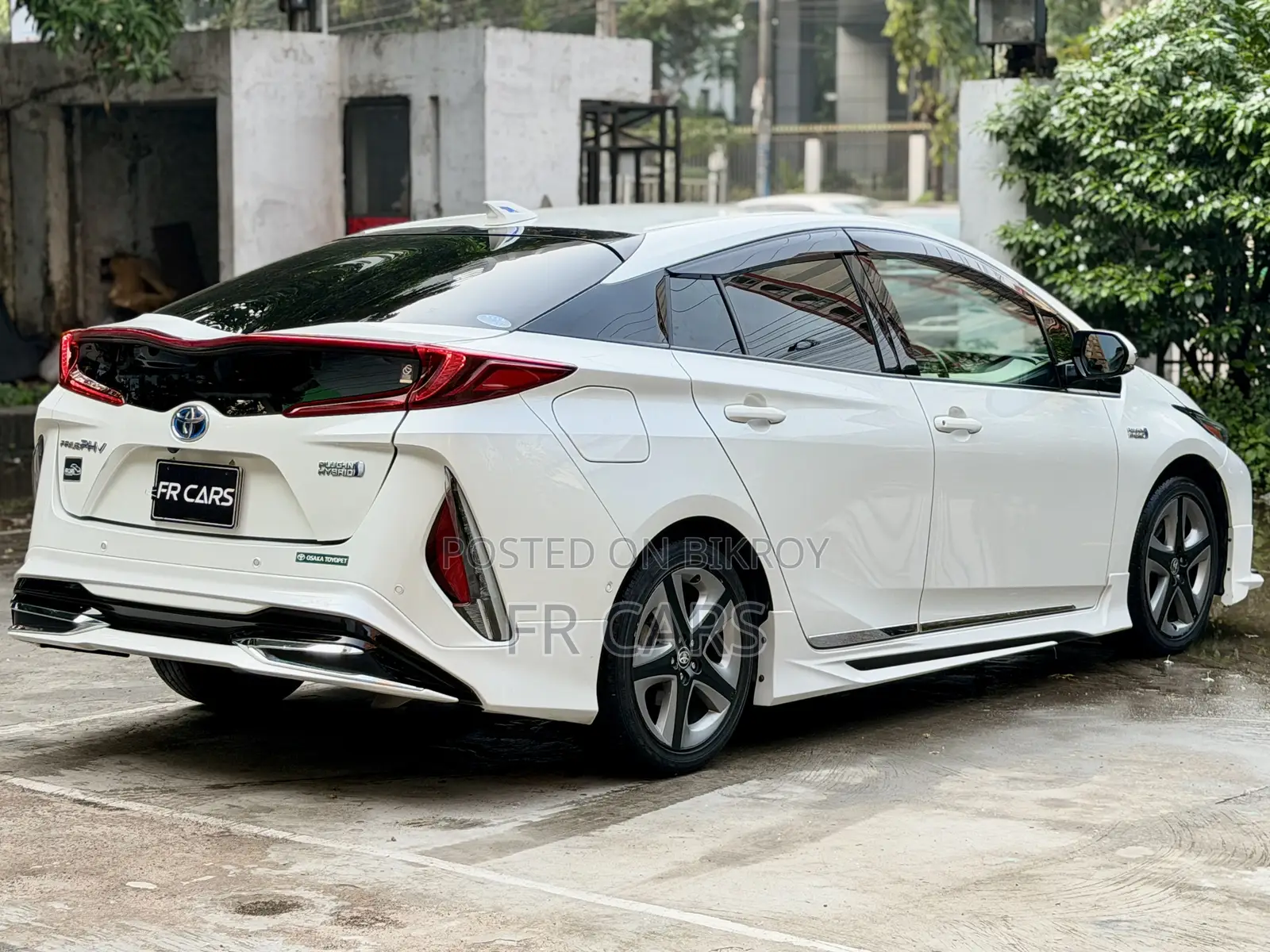 Toyota Prius Plug-In Hybrid Business Edition Plus 2019 Pearl