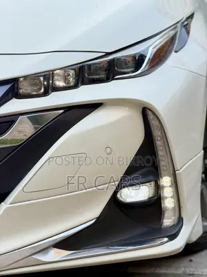 Toyota Prius Plug-In Hybrid Business Edition Plus 2019 Pearl