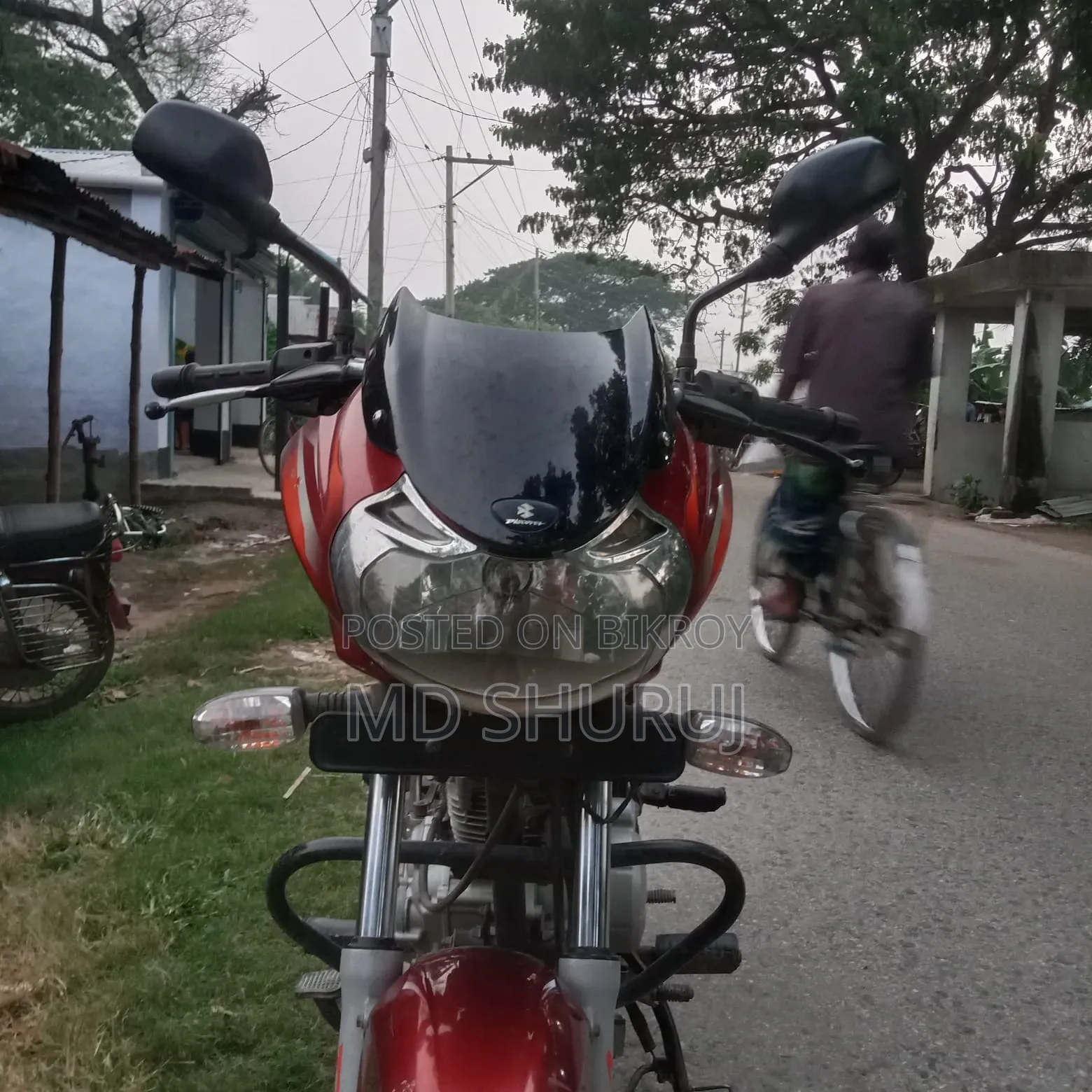 বাজাজ ডিসকভার ১২৫ ২০২০ লাল