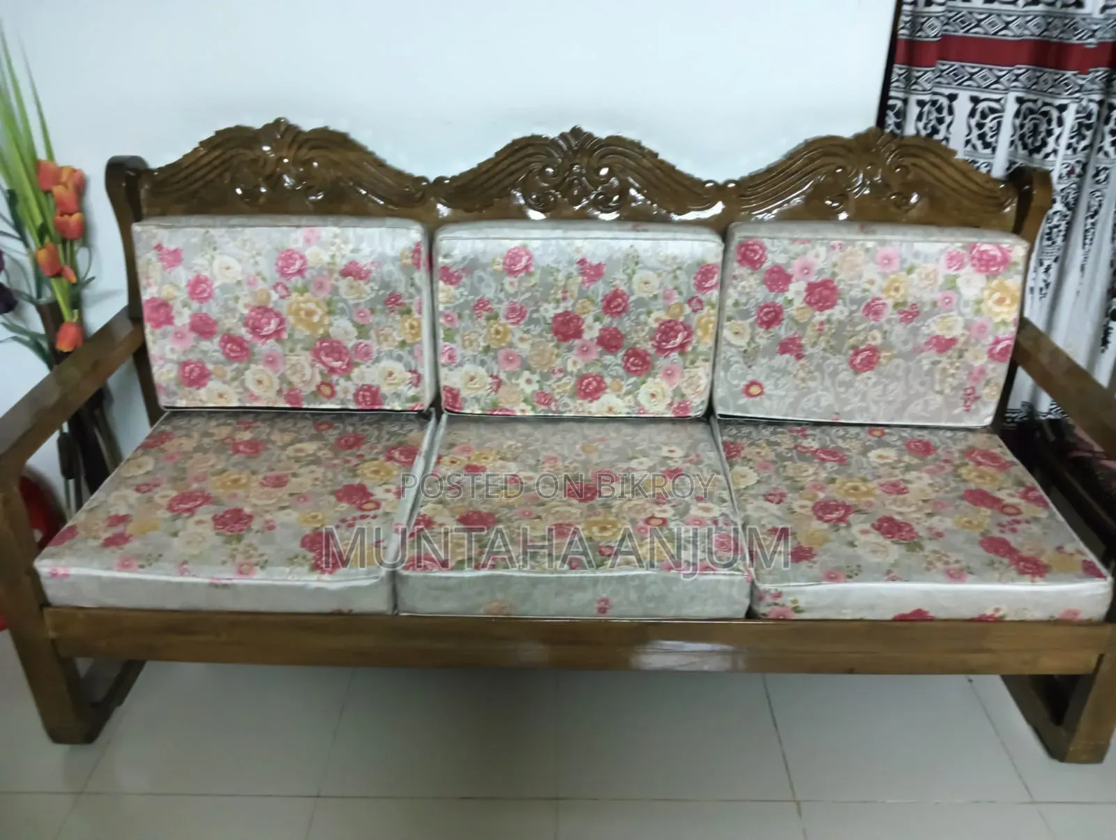 এই সোফাগুলো সেল করা হবে